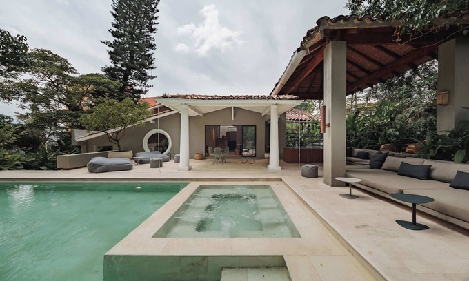 El Poblado Casa | |EP| Casa Uribe: Architecture, Art & Nature