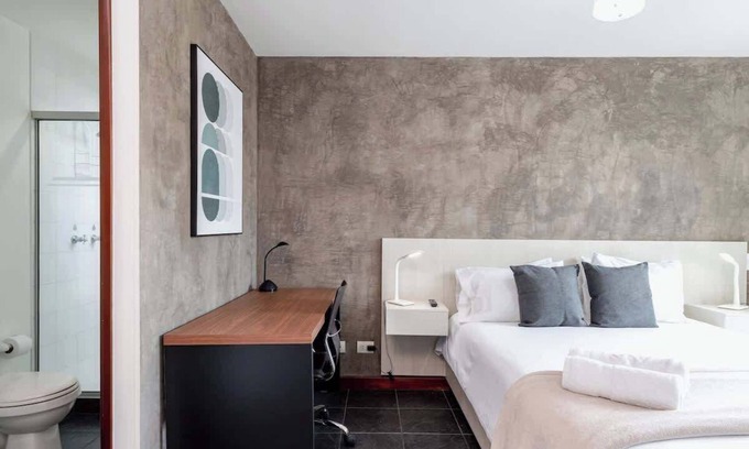 Las Lomas I Apartamento | |EP| Comfy Unit w/Rooftop Pool, Gym, Views, Desk