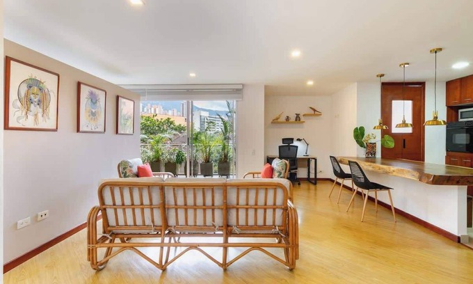 Lalinde Apartamento | |EP| Homey Studio w/Views, Balcony, Workspace, Gym