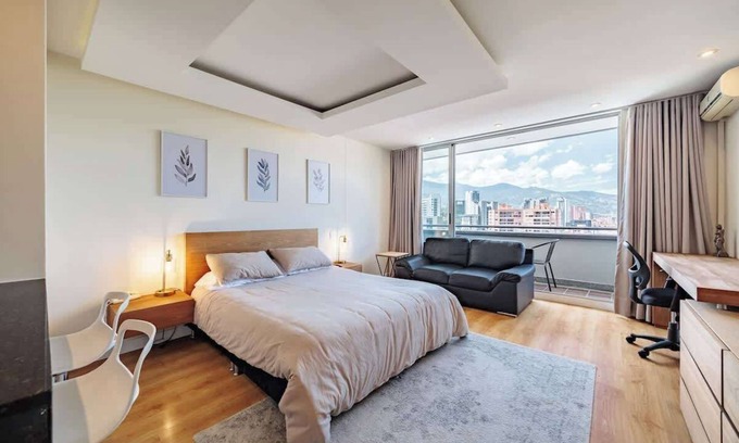 La Aguacatala Apartamento | |EP| Modern Loft W/AC, Workspace, and Scenic Views