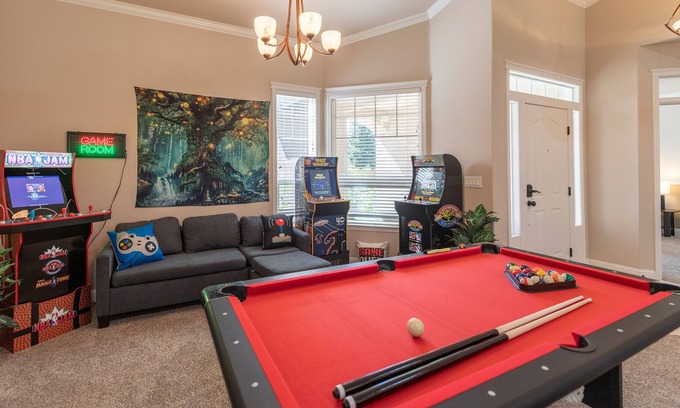 Redding Casa | 🔥EPIC Executive Luxury! ❤️Arcades🕹 Jacuzzi 🌊 Pool 🎱