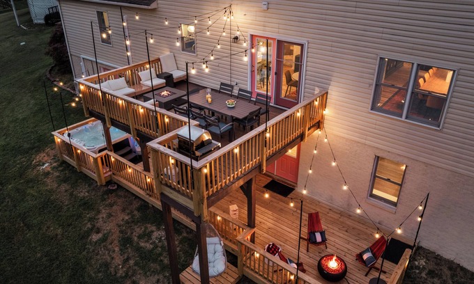 Massanutten Casa | Epic Family Stay - 40' Putting Green, Theater, Hot Tub, Sauna