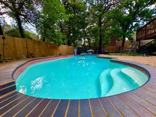 Ederville Casa | Epic Location Cool Pool, 6Flags, Rangers, Cowboys