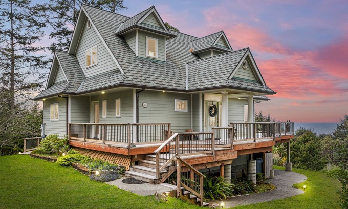 Gold Beach Casa | Epic ocean views w/easy walk to beach from this pet-free private retreat!