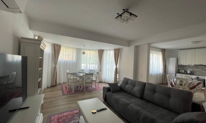 Sector 1 Apartamento | Epica @Iarca Inn