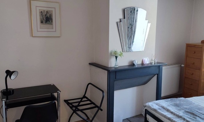 Chalus Apartamento | Equipped cosy 1 bedroom apartment in the heart of Chalus a historic market town.