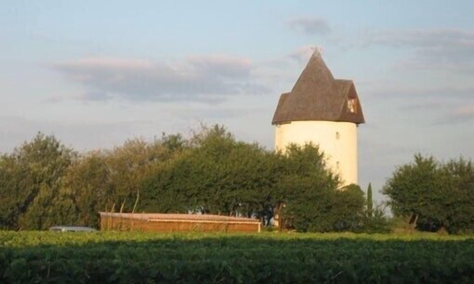 Saint-Fort-sur-Gironde Cabaña | Molino de viento amueblado con vistas al estuario del Gironda