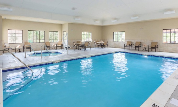 Canton Condominio | Suite Equipada | Desayuno diario gratuito, bañera de hidromasaje compartida + piscina