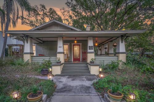 Seminole Heights Casa | EREHWON RETREAT Private ELEGANT LIVING