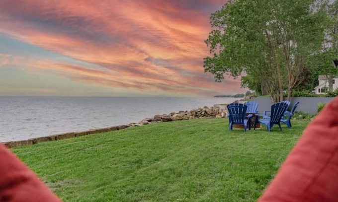 Town of Essex Cabaña | Erie Breeze Cottage, right on Lake Erie, EPIC wine route!