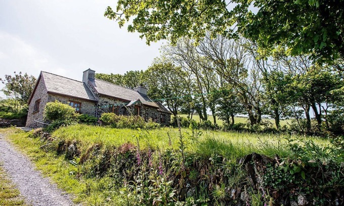 Cylch-Y-Garn Apartamento | Erw Rhys - sleeps 6 guests in 3 bedrooms