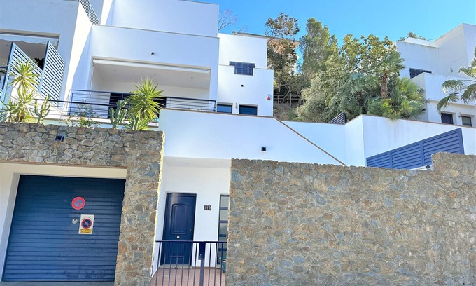 Almadraba-Canyelles Chalet De Esquí | 160-Preciosa casa moderna con vista mar y con piscina pequeña para relax