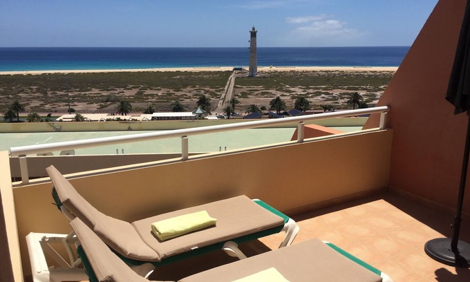 Solana del Matorral Apartamento | Acogedor y romántico apartamento con vistas a la playa, terraza, Wifi free