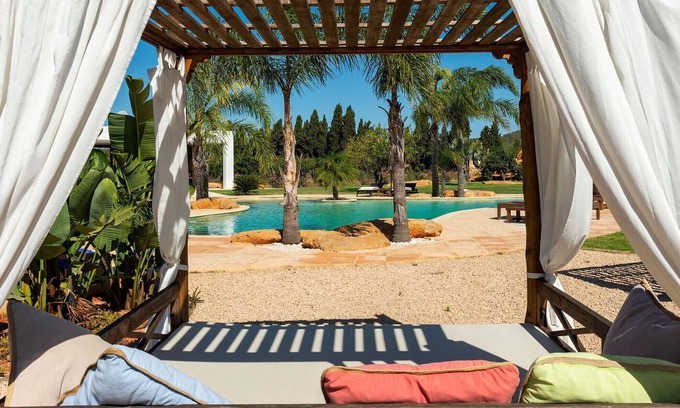 Es Canar Villa | COMETA Villa. Ibiza. impresionante casa de campo con mucho jardín