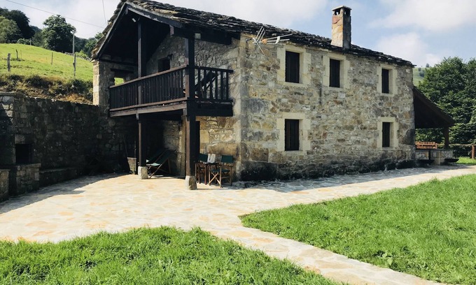 San Roque de Riomiera Casa | Casa con impresionante mirador de piedra suspendido en la montaña y vistas