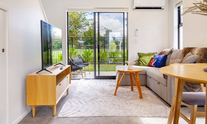 Upper Riccarton Casa | Escape at the park: 1 bed 1 bath w/carpark