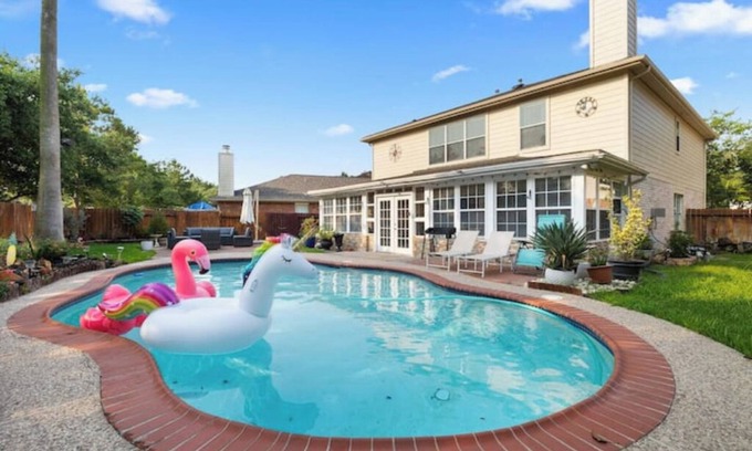 Waller Casa | Escape Haven: Pool, Backyard Bliss, Sunroom