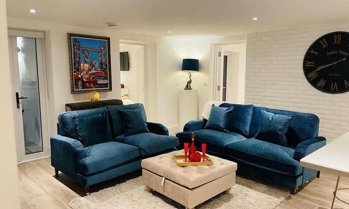 Snaresbrook Apartamento | Escape London in London - 2 bed luxury apartment in lovely Wanstead