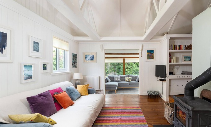 Porthcurno Casa | Escape - Scandi beach house in sought after Porthcurno, dog friendly, parking