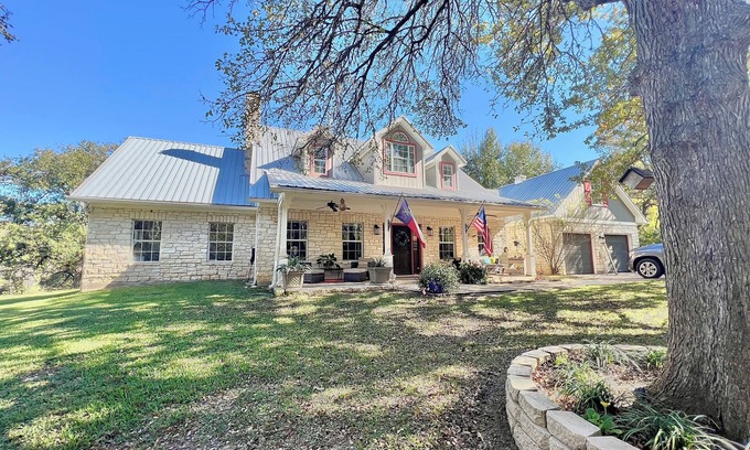 Bastrop Otro | Escape to a gated estate!