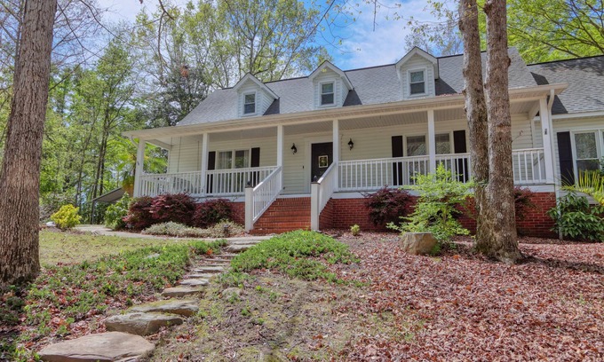 Lexington Casa | Escape to Cozy Comfort: Your Perfect Retreat in Lexington, South Carolina!