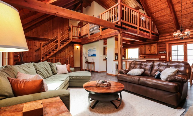 Haywood Cabina | Escape to cozy spacious log cabin in woods