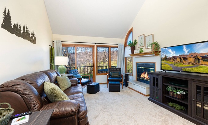 The Galena Territory Casa | Escape to Creekwood Pines - 2 King Beds, Near Golf, Dog-Friendly, Amenity Access