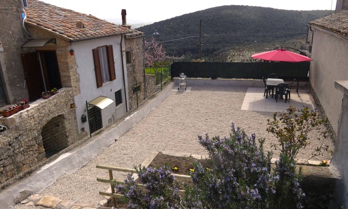 Amelia Casa | Escape To Umbria, Little Alley