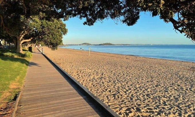 Kohimarama Casa | Escape to Kohi Cottage - Your Beachside Haven