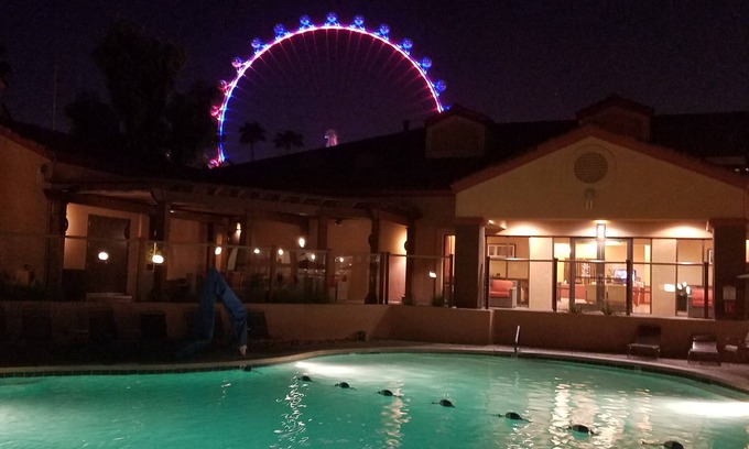 Las Vegas Complejo | Escape to Luxury at Desert Club Resort - Your Ultimate Desert Oasis Awaits
