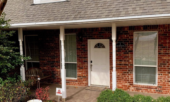 Longtown Casa | Escape to Luxury: Stunning 6-Bedroom Lakefront Home on Lake Eufaula!