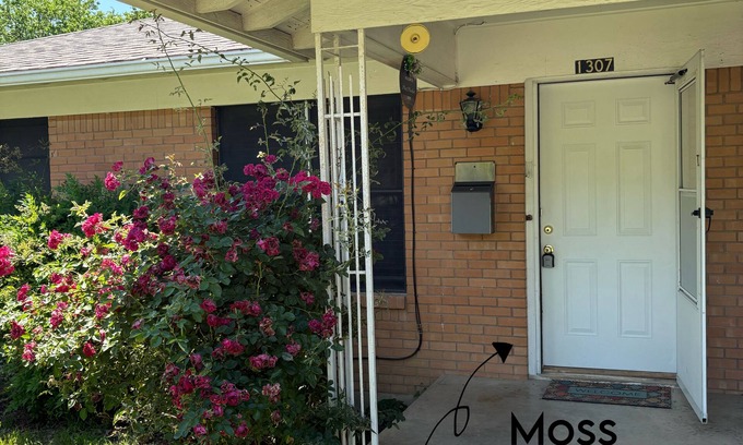 McKinney Casa | Escape to Moss Meadows: Your Serene Trip Awaits - Pet Friendly -