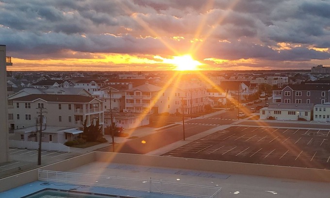North Wildwood Condominio | Escape to North Wildwood for perfect a getaway *ocean views *heated pool*wifi
