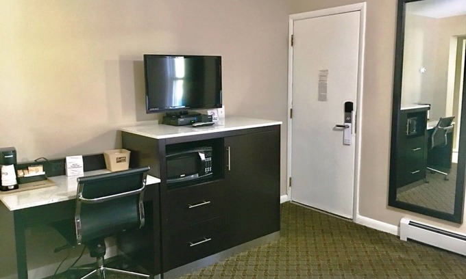 Milford Casa | Escape to Our Inn: Located Right off Interstate 84 | Free Parking