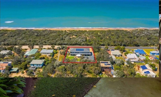 Paradise Beach Casa | Escape to Paradise - Beach views 5bedrooms, 2 Kitchens, 2 Living, 2 Bathrooms