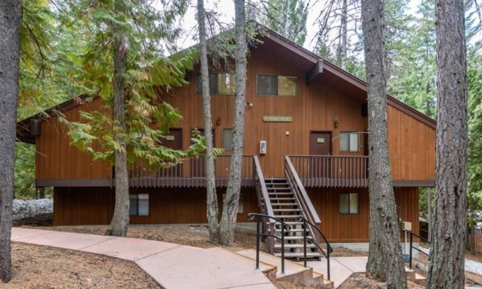 Whitefish Cabina | Escape to Ptarmigan Village. Ski, bike, hike @ Whitefish MT Resort, 6 mins away!