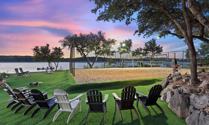 Hudson Bend Casa | Escape to Reames Dream BnB: Lakefront bliss with sand volleyball awaits!
