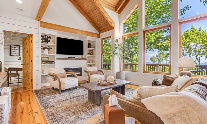 Sapphire Cabina | Escape to Sapphire: Luxurious Home with Panoramic Mountain Views
