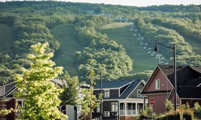 The Blue Mountains Casa | Escape to the Blue Mountains steps away from beaches, golf, biking, and more!!
