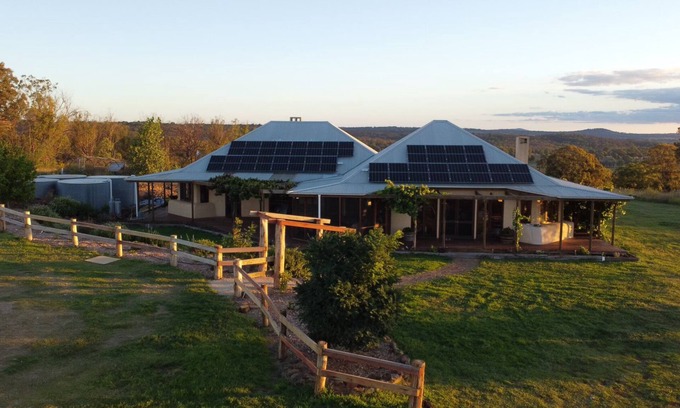 Invergowrie Otro | Escape to the country in a strawbale home