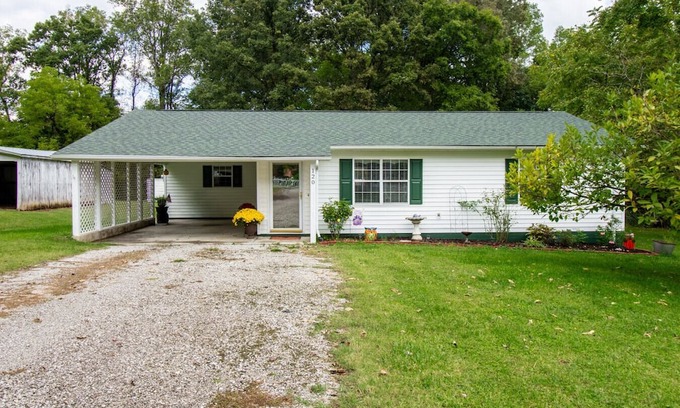 Harriman Casa | Escape to the The Hideaway in Harriman, TN