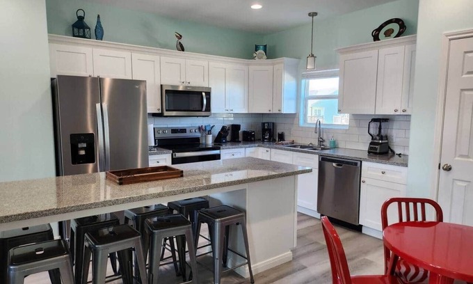 Crystal Beach Casa | Escape to the beach w/pets &kids