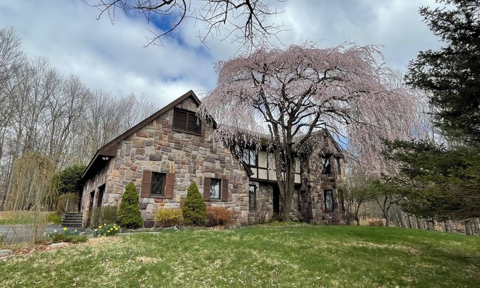 Mountain Dale Casa | Escape to the Woods: 4-bedroom country house with hot tub spa, sauna, fireplace