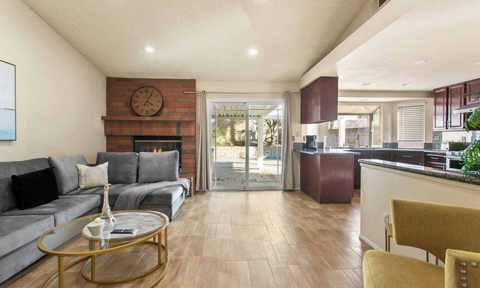 Walnut Casa | Escape to Tranquility at Breeze on N Country Hollow Drive - Your Retreat #41682
