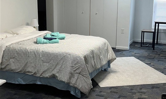Ottawa Apartamento | "Escape to Tranquility Unlock Toledo's Hidden Gem: Luxe Escape Steps from dining