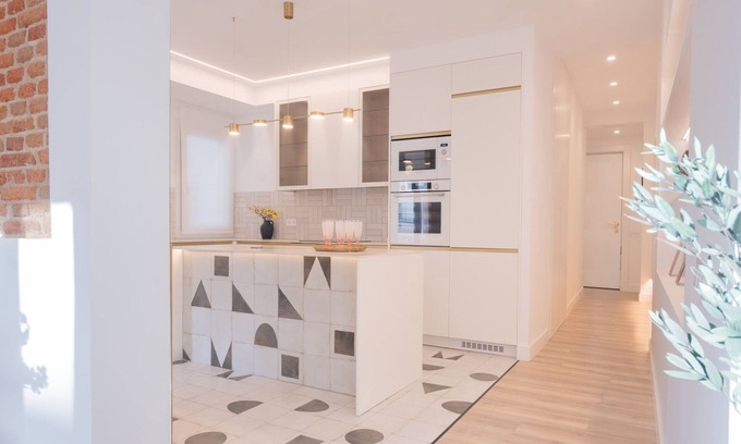 Ibiza Apartamento | Escápate al Encanto Urbano: Piso con Balcón y Espacios Modernos"