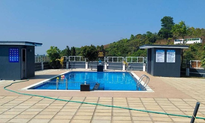 Elappara Complejo | Escape to Vagamon Bliss: Luxury Pool Resort Amidst Nature's Serenity