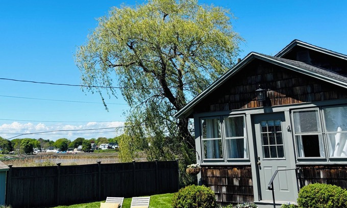 Clinton Casa | Escape to Your Tranquil Seaside Retreat at Clinton Beach Bungalows