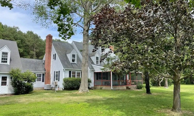 Cambridge Casa | Escape with family or friends to this peaceful, 4-bedroom retreat on the water