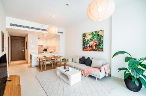 Al Safa Apartamento | Escape24 - Brand New 2BR in Canal Front Residences, Al Wasl near Safa Park